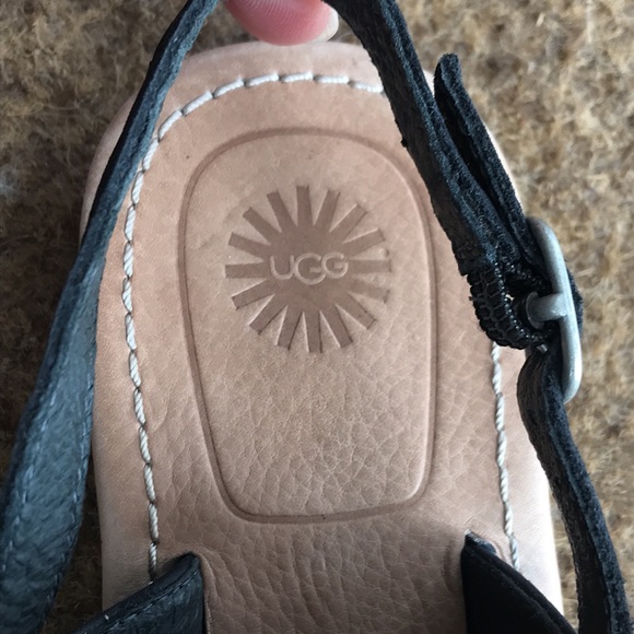 Ugg Australian Vivian II Black Leather Laser Cut , Sling Back Sandals Size 7 - Picture 5 of 9